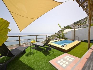 Private villa sleeps 6 in Praiano with pool by the Sea